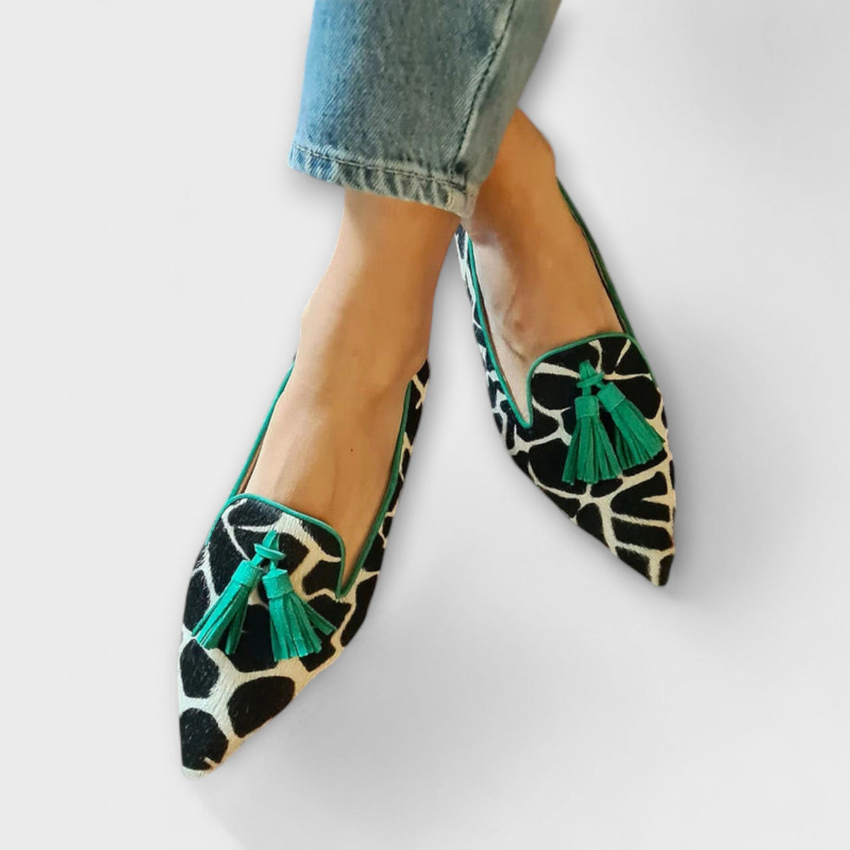 Flats Júlia Animal Print con Pompones — Teresa Ramírez Moda