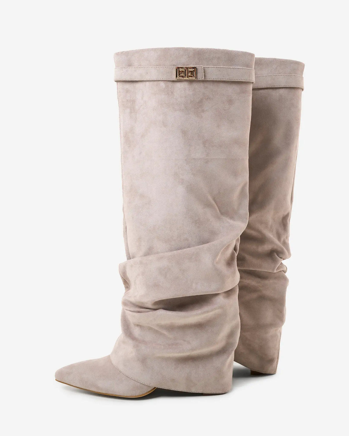 Carla – Botas altas de ante con hebilla dorada · Topo