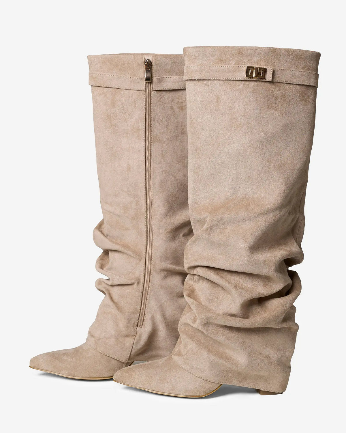 Lucía – Botas altas de ante con hebilla dorada · Beige