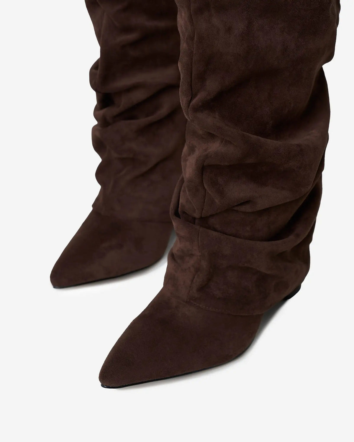 Martina – Botas altas de ante con hebilla dorada · Marrón oscuro