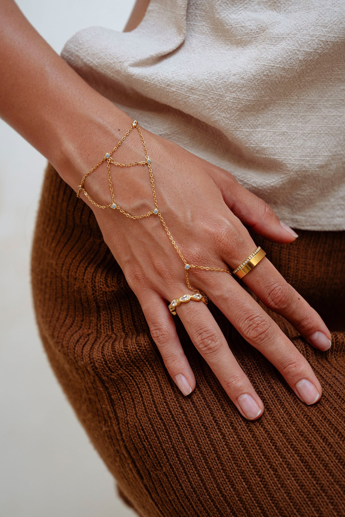 Cadena de Mano Triangle — Teresa Ramírez Moda